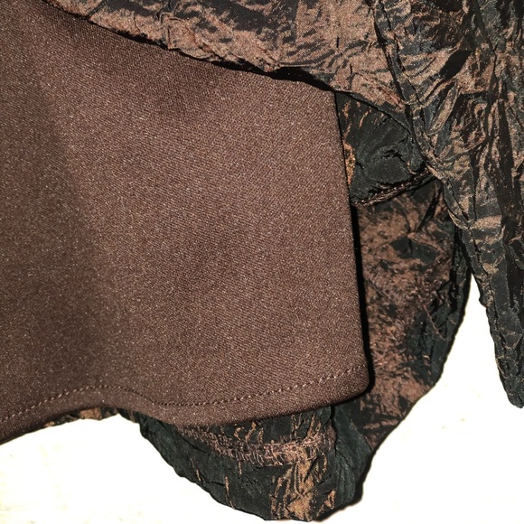 Sleeveless knee length dress with bead trim - Picture 3 of 8